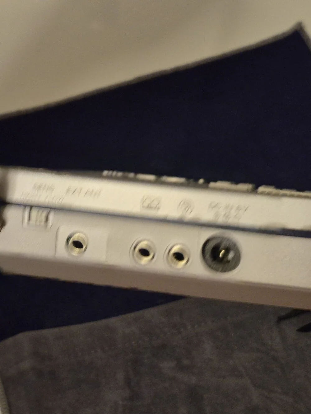 Vintage Sony Icf-2002 Radio
